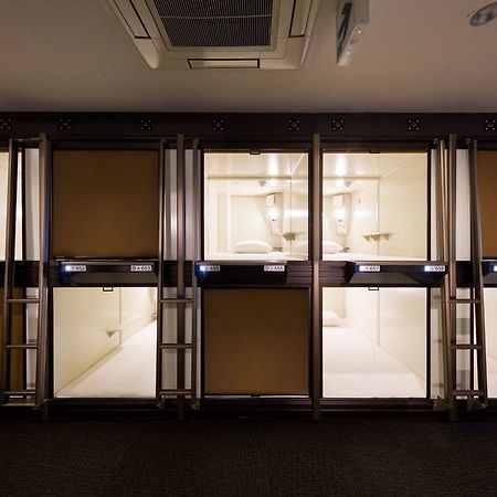 Capsule Hotel Cube Хиросима Экстерьер фото