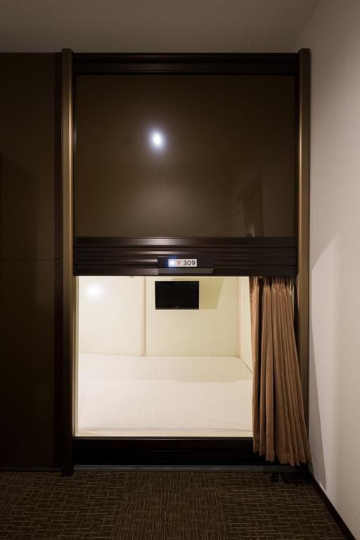 Capsule Hotel Cube Хиросима Экстерьер фото