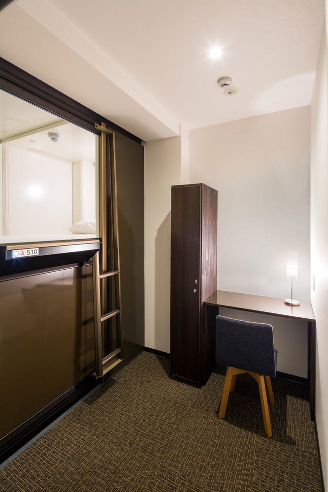 Capsule Hotel Cube Хиросима Экстерьер фото