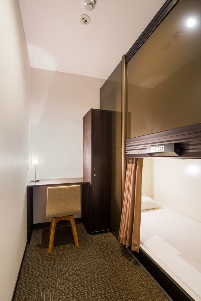 Capsule Hotel Cube Хиросима Экстерьер фото